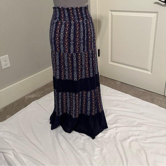 Navy maxi skirt - Picture 2 of 5